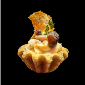 Tartaletka z serkiem, grzybami shimeji i parmezanem